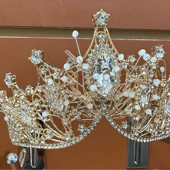 Elegant Gold Tiara with Crystal Accents - Picture 2 of 6